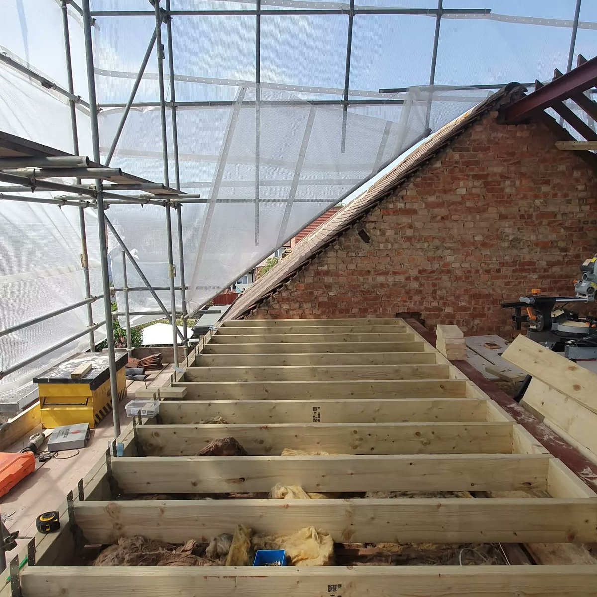 OakmooreHomes's tweet photo. 🏗 Loft conversion update 🏗

The @oakmoorehomes ™️ have made good progress this week at our project in Ewell.

✅ All steels delivered and installed

✅ Big timber delivery unloaded 

✅ Started on the timber floors https://t.co/CEbtFUFsyO