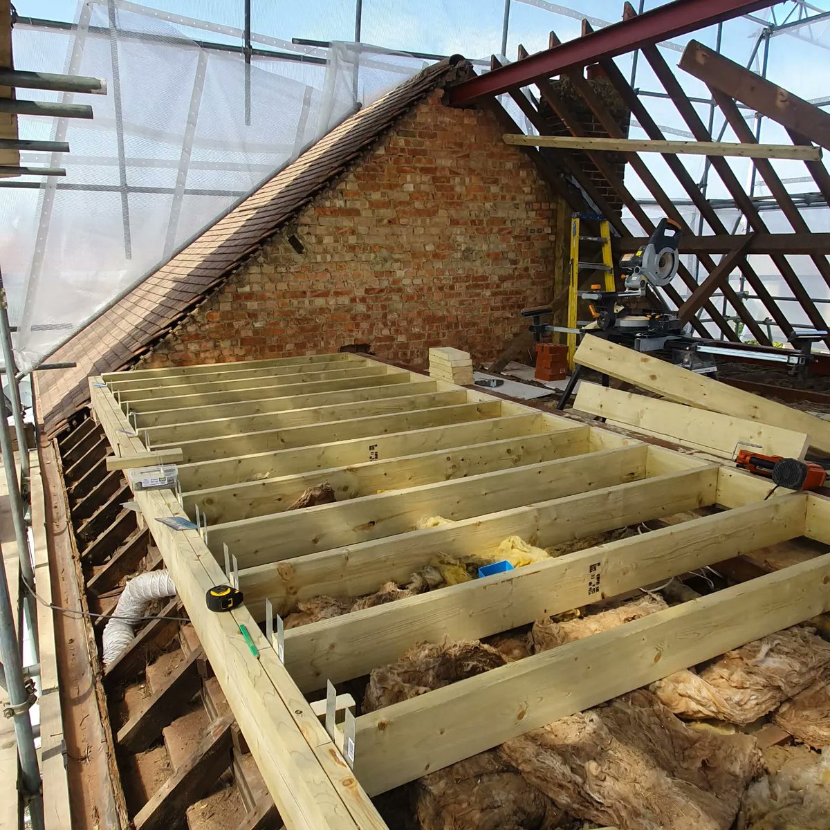 OakmooreHomes's tweet photo. 🏗 Loft conversion update 🏗

The @oakmoorehomes ™️ have made good progress this week at our project in Ewell.

✅ All steels delivered and installed

✅ Big timber delivery unloaded 

✅ Started on the timber floors https://t.co/CEbtFUFsyO