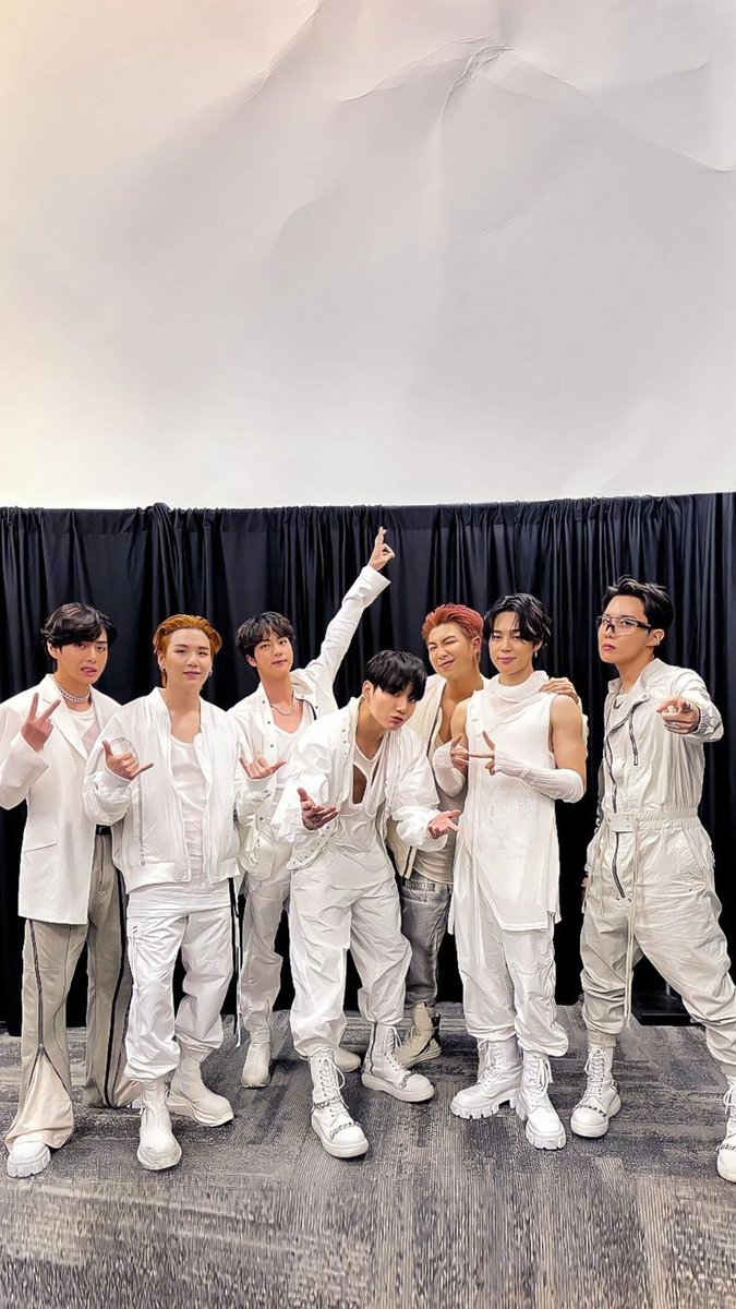 Baby we are bulletproof.
#BTS #BBMAs #BTS_Proof