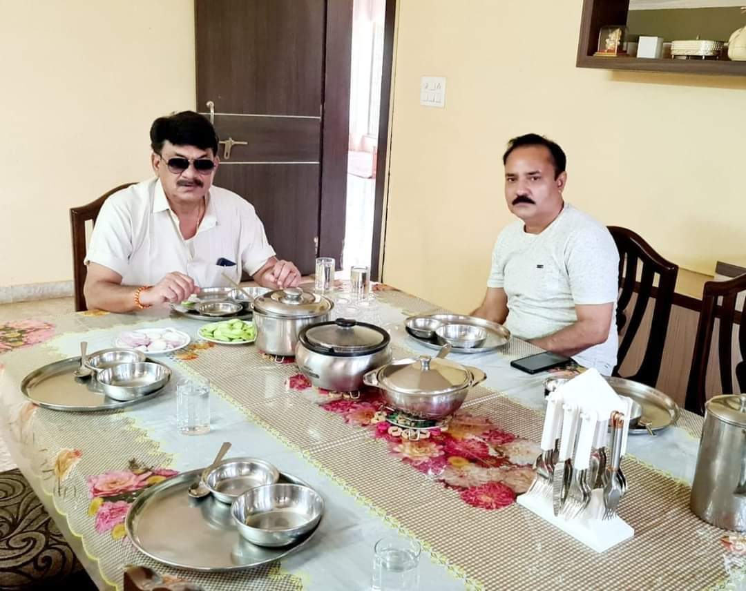 KarodeKarode1's tweet image. गुना जिले के पुलिसकर्मियो के हतीयरो के तार राघोगढ़ से नही बल्कि मंत्री महेन्द्र सिंह सिसोदिया के फोन टेप की जांच होना चाहिये