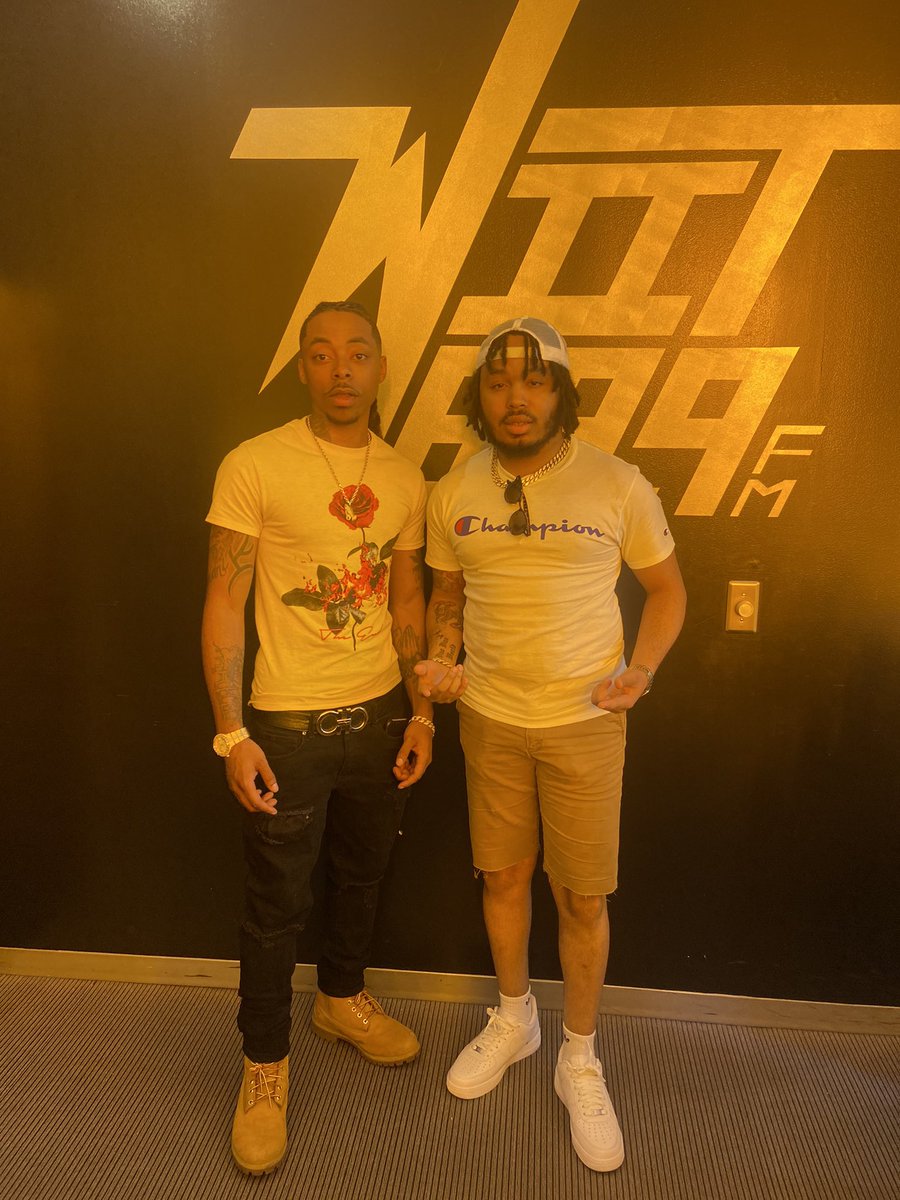 thereal_lyrik's tweet photo. Had an eventful time with @fusionradio08 😎✊🏽🖤. Brian is definitely the guy to tap in with🐐‼️. I even met other talented artists🙏🏽🔥💯. #ALBUMMODE #4WayVision 

#RealShitTho #LyrikToldYaaSooo #HumbleConfidence #TheMarathonContinues 
#4EverBryana #DaeDaeWorld https://t.co/h410mWhrUb