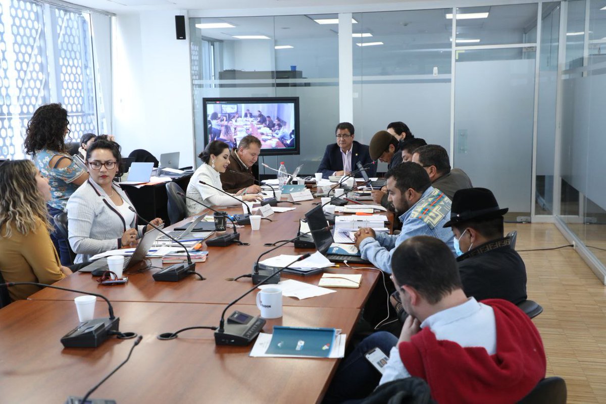 Asamblea_Ec's tweet photo. La @ComisionAdHoc inadmitió el recurso de aclaración o ampliación interpuesto por la presidenta de la Legislatura @GuadalupeLlori, previo a la calificación y admisión de las pruebas de cargo y descargo de @etorrescobo y @GuadalupeLlori, respectivamente. https://t.co/lFxi0Ljfyq