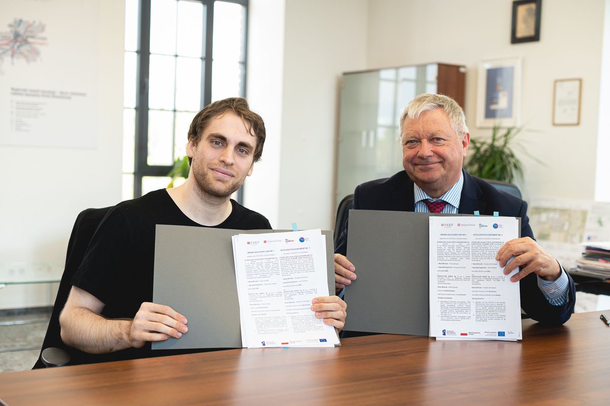 MiFoodRobot's tweet image. From sunny Spain to Poland. #AgricultureRobot (@MiFoodRobot ). We will develop an innovative robot to reduce food waste on harvesting fruits such as apples, grapes and strawberries.

#startup #innovations #tech #IoT #StartupSpark #AI #PolandPrize #PARP