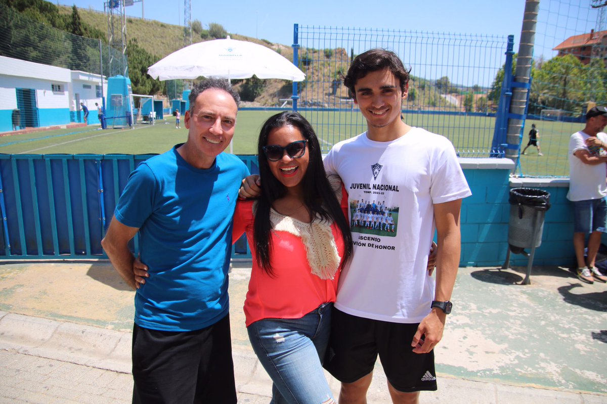 Sunnyph27's tweet photo. Muchas personas a las que tengo que agradecer por creer en mí y  siempre tener una palabra de motivación y apoyo incondicional para esta y todas las temporadas en la @CanteraMFC  gracias gracias  gracias @RocioNavas22 @Peplopezmoncayo @_Karlafitmom 
@salvamarbella Gustavo, Andrés https://t.co/8SInfKuv0F