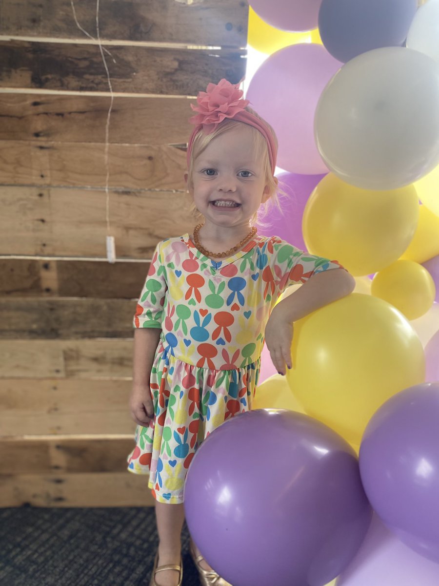 Wade_Tracy's tweet photo. Parker loved that there were “pretty balloons” and girls in “beautiful dresses” at @jaynahope_ grad party - she especially liked the picture area 😂 https://t.co/mpufNAsV0v