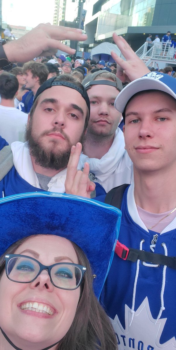 _sarahdox's tweet photo. These young lads we met last night were so nice & were part of the reason I had so much fun last night
If you know them give them a hug for me 💙
#TMLtalk #LeafsNation #LeafsForever #GoLeafsGo #MapleLeafsSquare #tailgateparty https://t.co/cyNafYTy5c