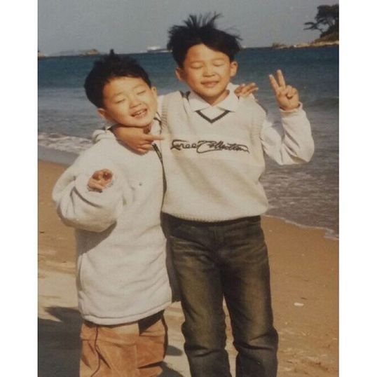 BTS: Jimin's brother is just as handsome as him and manages to seduce ARMY
