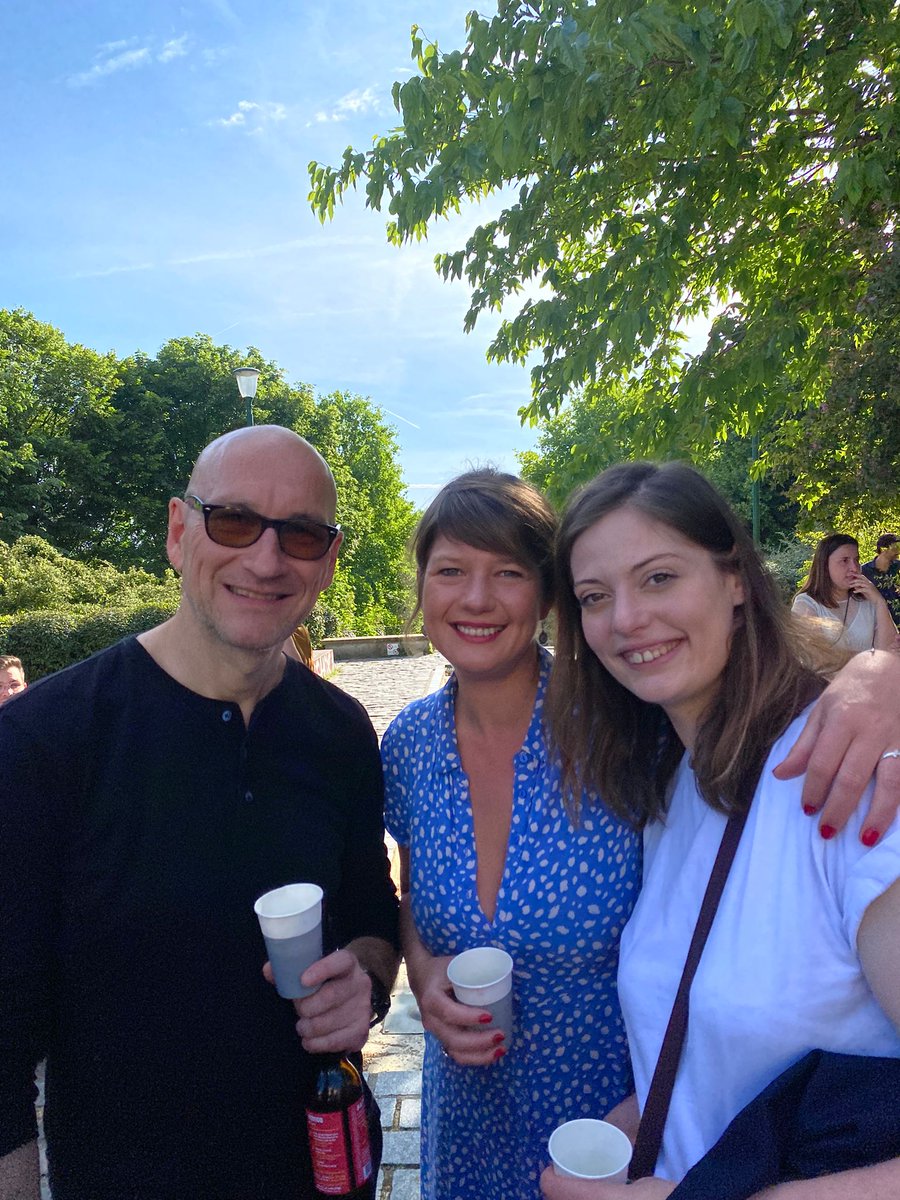 Luc_Lebon's tweet photo. 🍻 Pot de fin de campagne au parc de Belleville sous un superbe soleil ☀️.

Un peu de nostalgie pour le clap de fin, un grand merci à tous et toutes pour votre implication et ces beaux moments partagés et la certitude de se retrouver très vite pour de nouveaux combats ✊🌹. https://t.co/G30oIucGdh