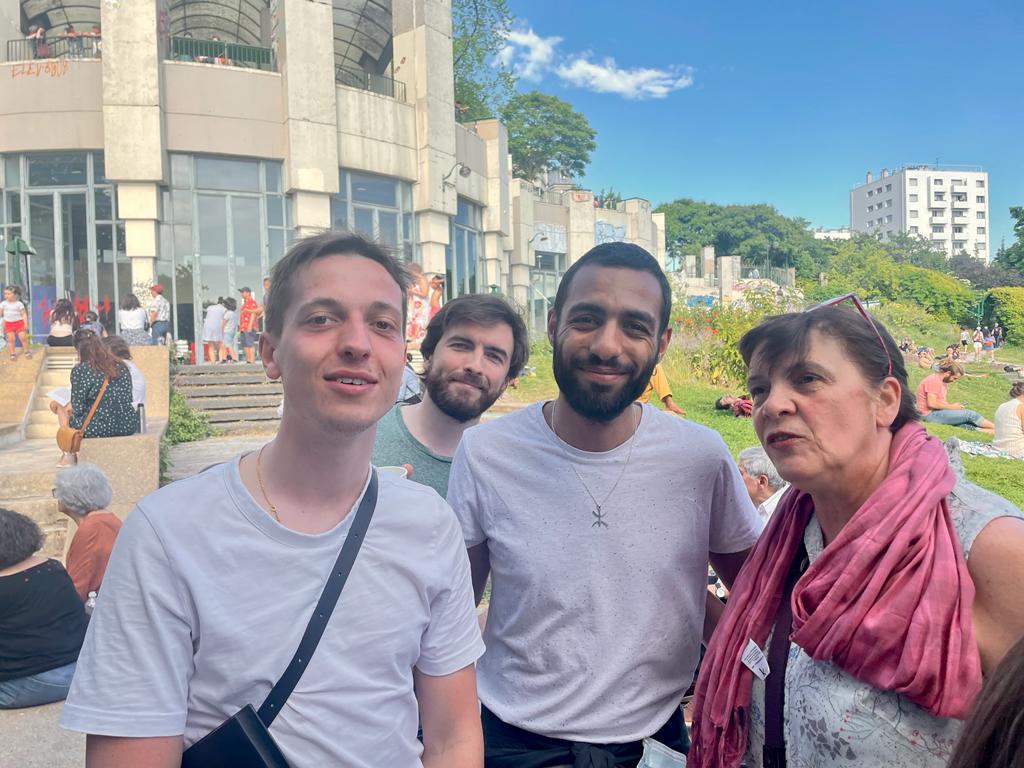 Luc_Lebon's tweet photo. 🍻 Pot de fin de campagne au parc de Belleville sous un superbe soleil ☀️.

Un peu de nostalgie pour le clap de fin, un grand merci à tous et toutes pour votre implication et ces beaux moments partagés et la certitude de se retrouver très vite pour de nouveaux combats ✊🌹. https://t.co/G30oIucGdh