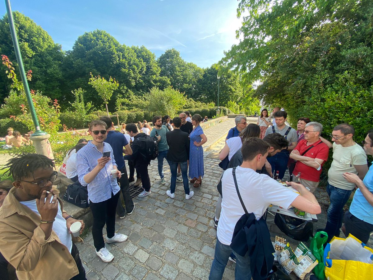 Luc_Lebon's tweet photo. 🍻 Pot de fin de campagne au parc de Belleville sous un superbe soleil ☀️.

Un peu de nostalgie pour le clap de fin, un grand merci à tous et toutes pour votre implication et ces beaux moments partagés et la certitude de se retrouver très vite pour de nouveaux combats ✊🌹. https://t.co/G30oIucGdh