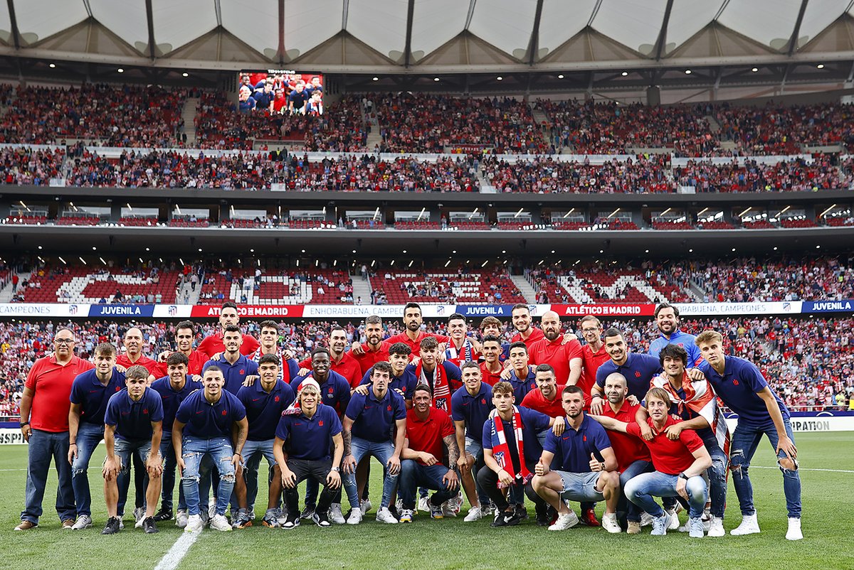El Juvenil A fue homenajeado en el Wanda <a href="/Metropolitano/">Riyadh Air Metropolitano</a> por el título liguero conseguido este domingo 🏆

¡Enhorabuena, chicos! 👏