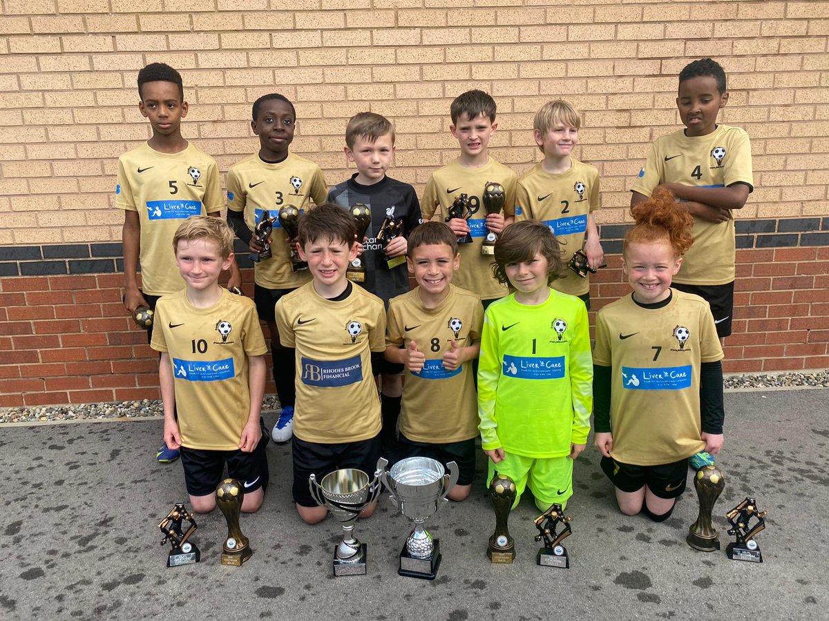 RobinHulbert's tweet photo. @FootballPerfor3 League &amp; Cup winners 21/22 ❤️💯🤩🏆 https://t.co/McX3bSW9gP
