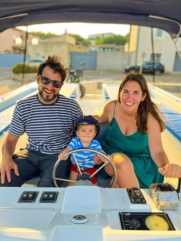 atomarpormundo's tweet photo. ¿Sabías que existen las autocaravanas navegables? ¡Sí! Puedes alquilar un barco que tú mismo puede pilotar sin necesidad de carné. Un planazo que es posible gracias a una empresa como @danfluvial que te ayuda a llevar a cabo estos viajes tan especiales como el #ViajeCamarga https://t.co/vBxTpGTuu2