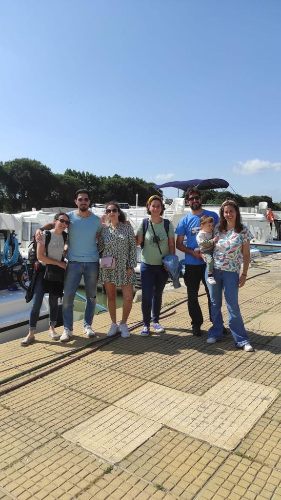 atomarpormundo's tweet photo. ¿Sabías que existen las autocaravanas navegables? ¡Sí! Puedes alquilar un barco que tú mismo puede pilotar sin necesidad de carné. Un planazo que es posible gracias a una empresa como @danfluvial que te ayuda a llevar a cabo estos viajes tan especiales como el #ViajeCamarga https://t.co/vBxTpGTuu2