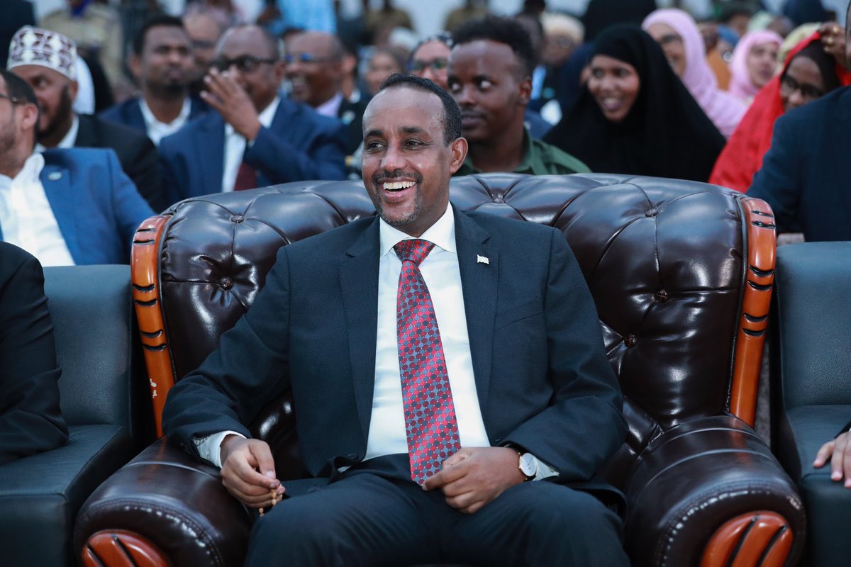 AbdiAddow1's tweet photo. Let’s all thank to PM @MohamedHRoble for Leading us in a very critical time and saving Somalia from a Dictatorship. 

Peaceful power transfer in every 4 years is a good culture that we have to promote in the region. 

Thanks Sir again, Somali history will remember your name! https://t.co/MwFZoZNTZD