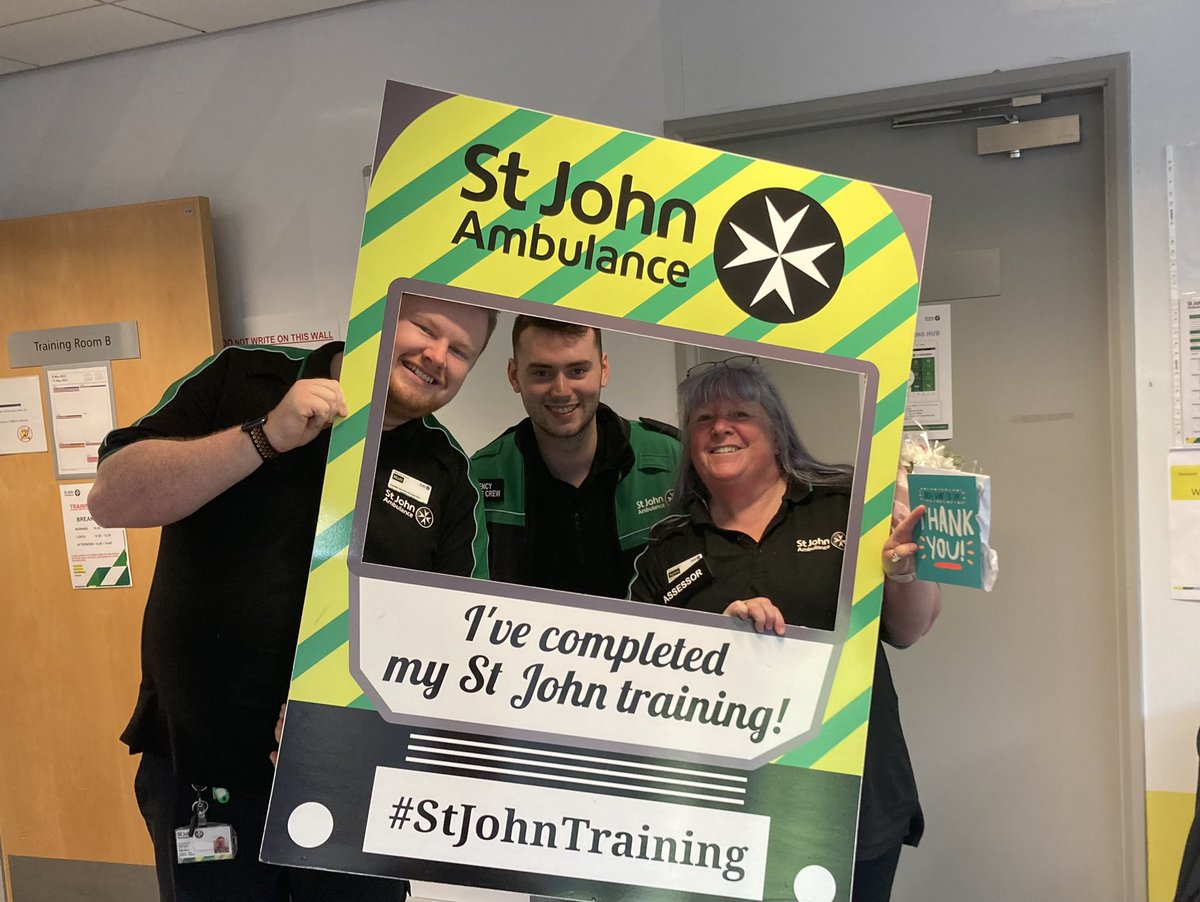 St John Amulance saving lives (and racing pigeons 🤣 ) since 1877 💚 Good day supporting first aid training in Stockport today. <a href="/CallumSmithSJA/">Callum Smith</a> @MattSJADTL @SJAVolTraining