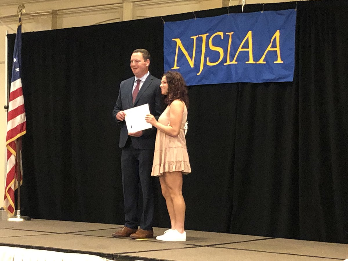 MommaBearG3's tweet photo. ✨2022 NJSIAA Scholar Athlete Award ~ Congratulations, Isabel! I’m so proud of you ✨@izzyguiro @bengalpride67 @BarnegatGLax @CoachNicolini @CoachTaglavia @Coach_Blasi @AFCofBarnegat @RowanWLax https://t.co/FxFhRnNDSs