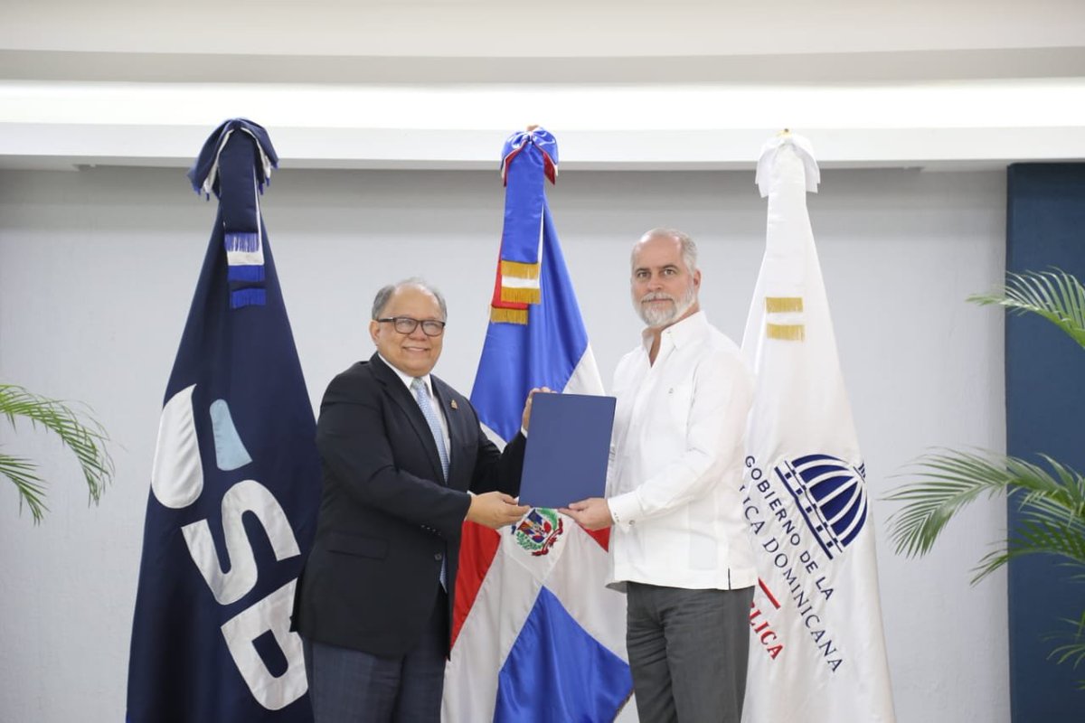 El superintendente de Bancos, <a href="/SBFernandezW/">Alejandro Fernández W.</a> destacó los logros alcanzados por el <a href="/hemocentroDO/">Hemocentro Nacional</a> en su lucha por crear una cultura de donación de sangre permanente, gratuita y espontánea, como vía a reducir el déficit anual de 300 mil pintas a nivel nacional.

#ElNuevoDiaroiRD