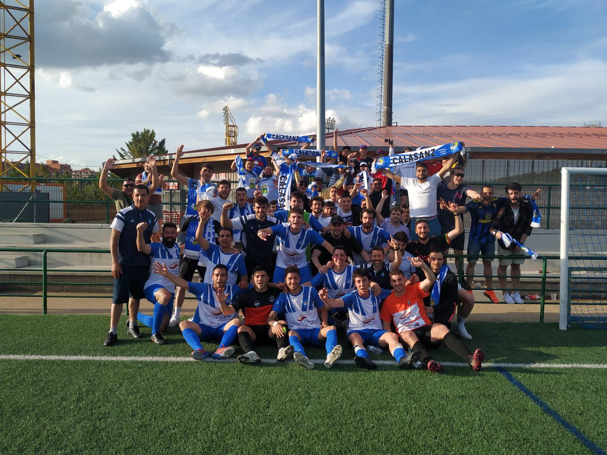 calasanzsoria's tweet photo. ⚽ SENIOR REGIONAL ⚽

💙🤍 ¡¡¡ OTRO AÑO MAS SOMOS EQUIPO DE REGIONAL !!! Gran victoria por 7-1 ante @cdlagranja2021 donde hemos podido disfrutar de un ambientazo y de un partidazo de los nuestros 💙🤍 

👏 ENHORABUENA 👏

⚽⚽ Madrigal
⚽⚽ Alvarito
⚽⚽ Guille
⚽ P. Rodrigo https://t.co/js3zZSG78R