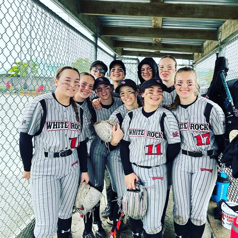 emma_smith_2024's tweet photo. Tournament cancelled due to rain ☔️ My team went 3-0 in the round robin, placing 1st. I batting .677 this weekend and received the MVP in our last game ❤️🥎 https://t.co/tS0H3PuT0N