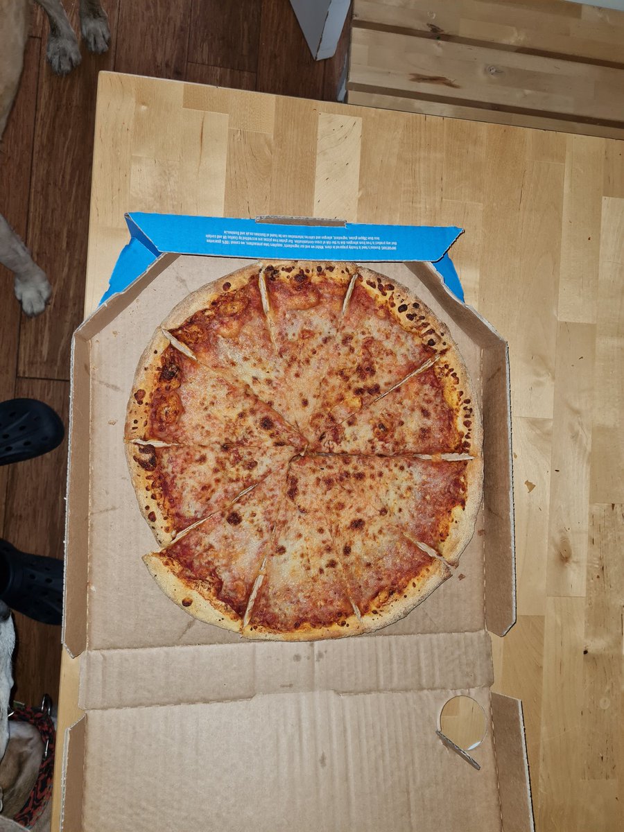 CafeEscalada's tweet photo. @dominos I don't think your app is working properly: I reordered my last order and received a blank pizza. Not what I wanted at all, especially as I don't eat cheese! https://t.co/qZpJjUre0e