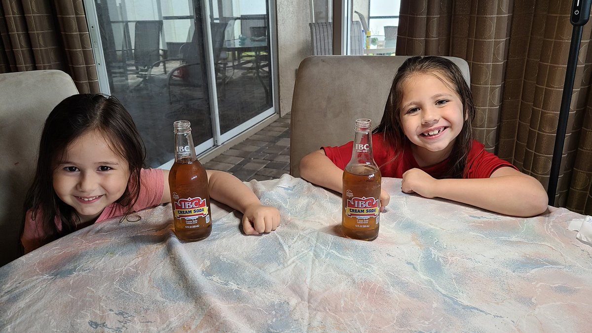 RealPaulBailey's tweet photo. Refreshing IBC Cream Soda after the pool @drpepper #creamsoda https://t.co/T69JEVgxmo