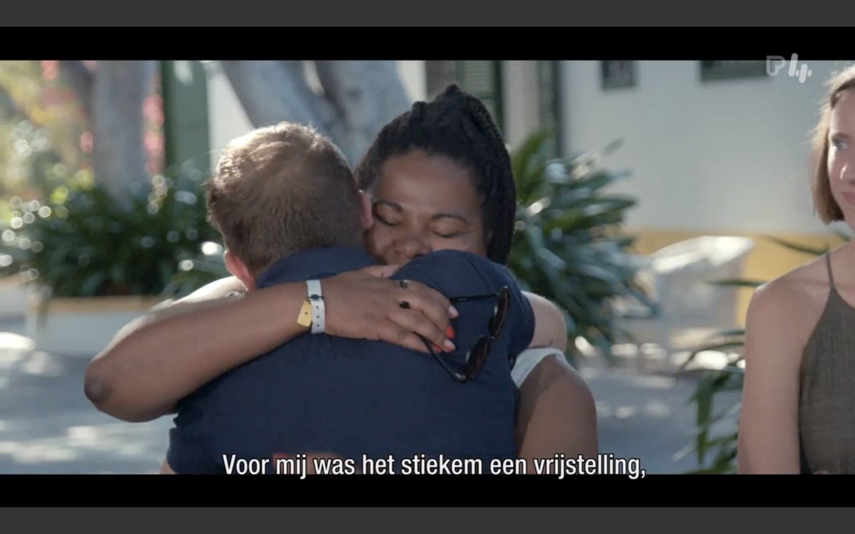 JLoeys's tweet photo. #DeMol 
Wanneer je vrienden afzeggen maar je eigenlijk blij bent want je wou toch gewoon in je zetel liggen: https://t.co/jHCc4bHy2C