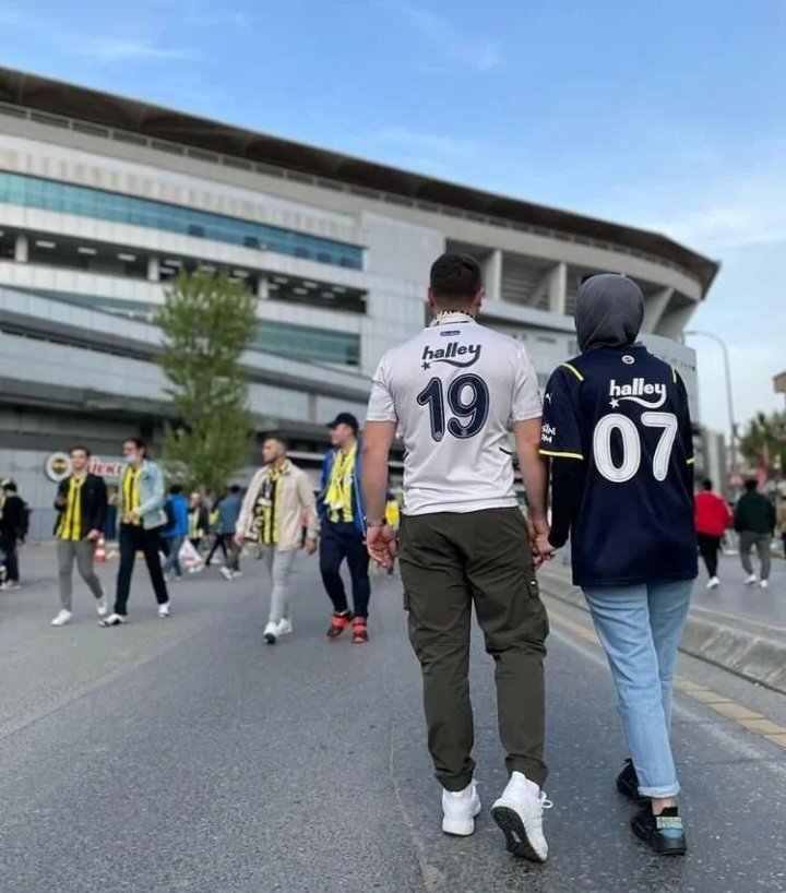 meliisaocal's tweet photo. aynen öyle usta bir tane siyah poşet https://t.co/SaR1iAJnI7