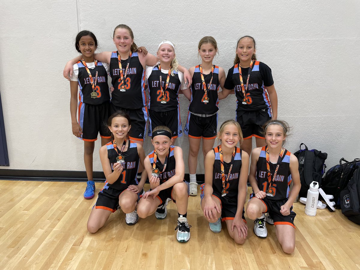 jlchap33's tweet photo. @UnitedHoops4 hosted a great tournament this week! Our @letitrainbball white team had some amazing games finishing with a 22-21 clincher against a very well coached @WisImpact team. #joyintheprocess #growthmindset #LIR2029white https://t.co/tmeBCsHiYt