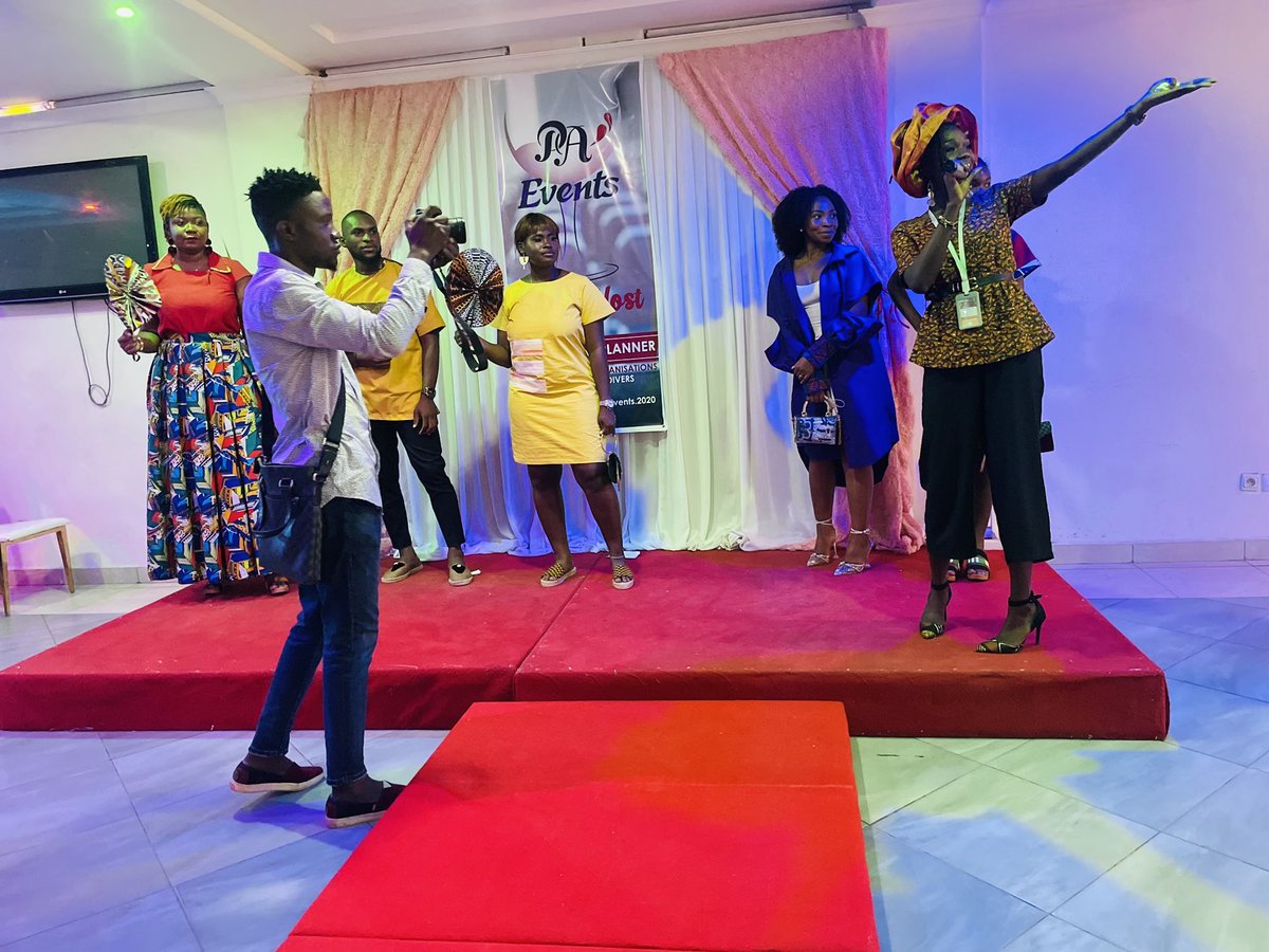 ActuEvent2Fifi's tweet photo. Défilé de marques :
- Les dames d’abord
- Les ateliers Blackshadzs
- Ci Si
- Apo bio Bags
#PA_Events #ConferenceDebat https://t.co/GYtMTbhcQ2