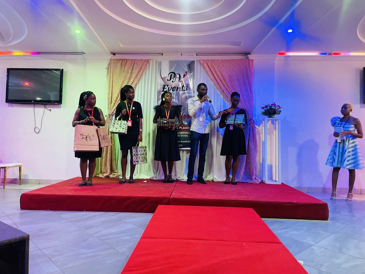 ActuEvent2Fifi's tweet photo. Défilé de marques :
- Les dames d’abord
- Les ateliers Blackshadzs
- Ci Si
- Apo bio Bags
#PA_Events #ConferenceDebat https://t.co/GYtMTbhcQ2
