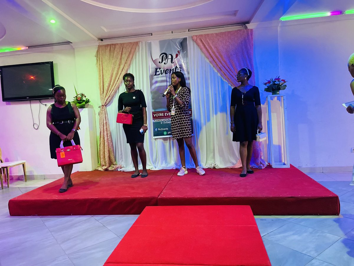 ActuEvent2Fifi's tweet photo. Défilé de marques :
- Les dames d’abord
- Les ateliers Blackshadzs
- Ci Si
- Apo bio Bags
#PA_Events #ConferenceDebat https://t.co/GYtMTbhcQ2