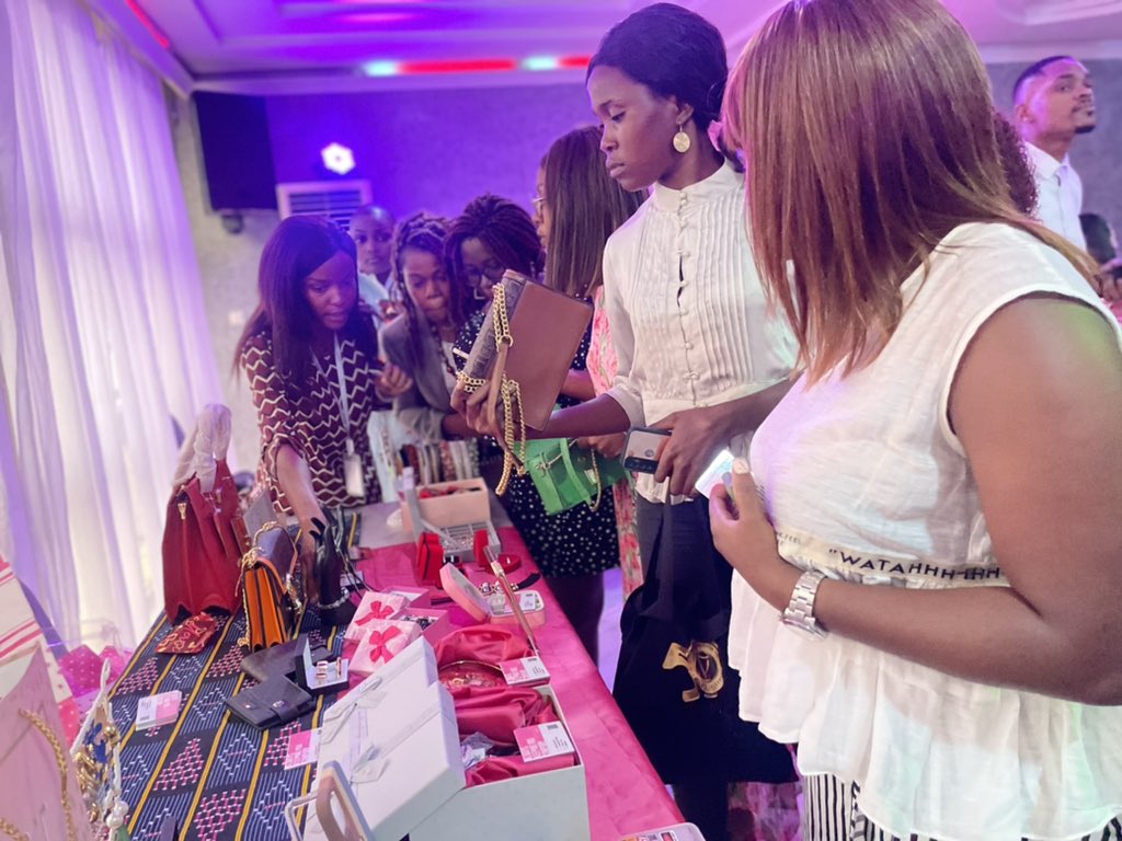 ActuEvent2Fifi's tweet photo. Visite des stands
#PA_Events https://t.co/F2FGBCW1Ih