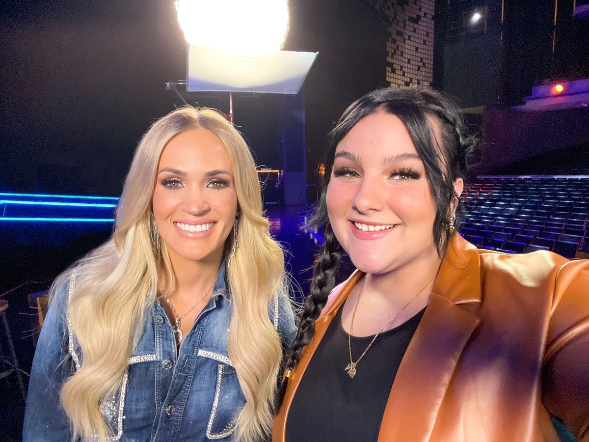 AmericanIdol's tweet photo. 𝙍𝙀𝙏𝙒𝙀𝙀𝙏 if you 💛ed @NicolinaBozzo's @carrieunderwood performance!

#AmericanIdol https://t.co/kqRRYLHjId
