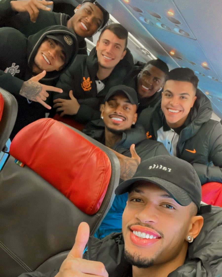 Corinthians's tweet photo. Partiu Argentina ✈️🇦🇷 

#VaiCorinthians https://t.co/KTJDcJXMnH