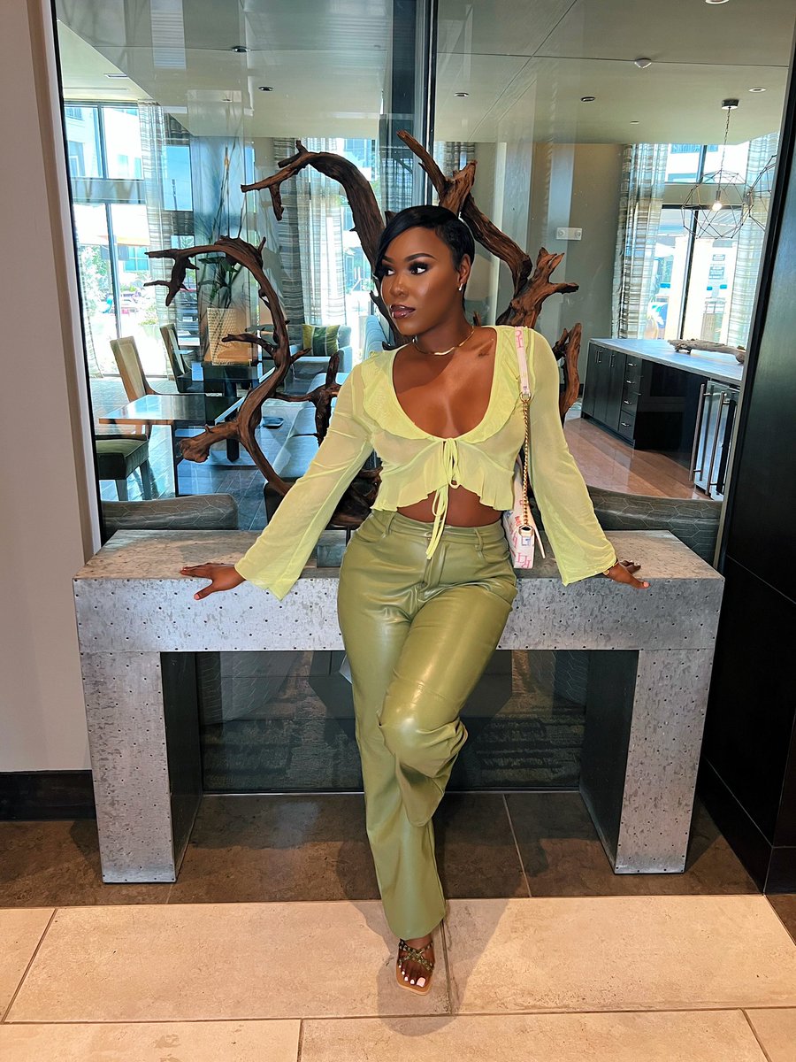 UndeniableLOVE7's tweet image. Skin like butter ✨