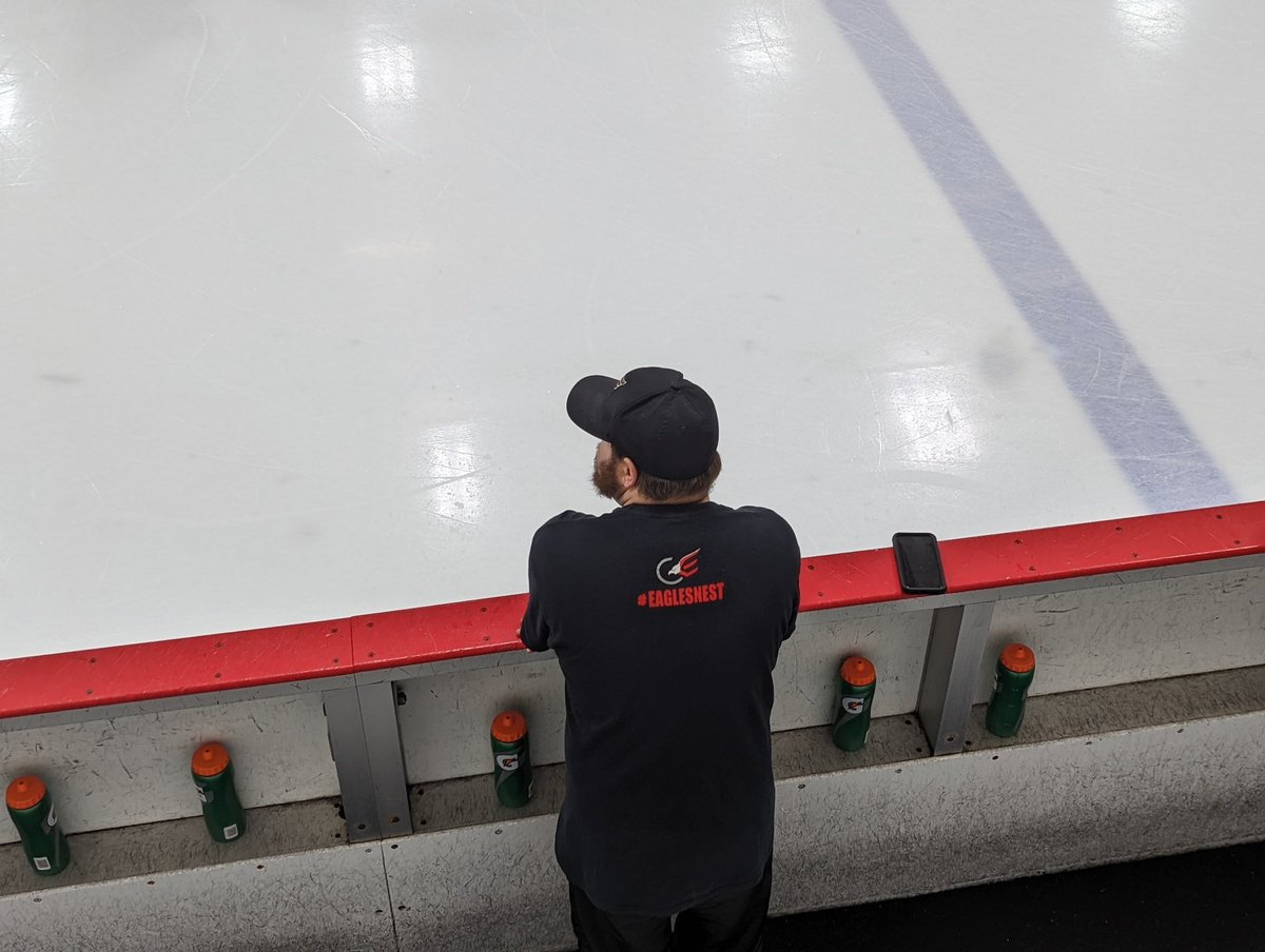 EaglesPJHL's tweet photo. Preparing for one last Flight.
#WeFly #OneLastTime https://t.co/ZUb4kVhyK3