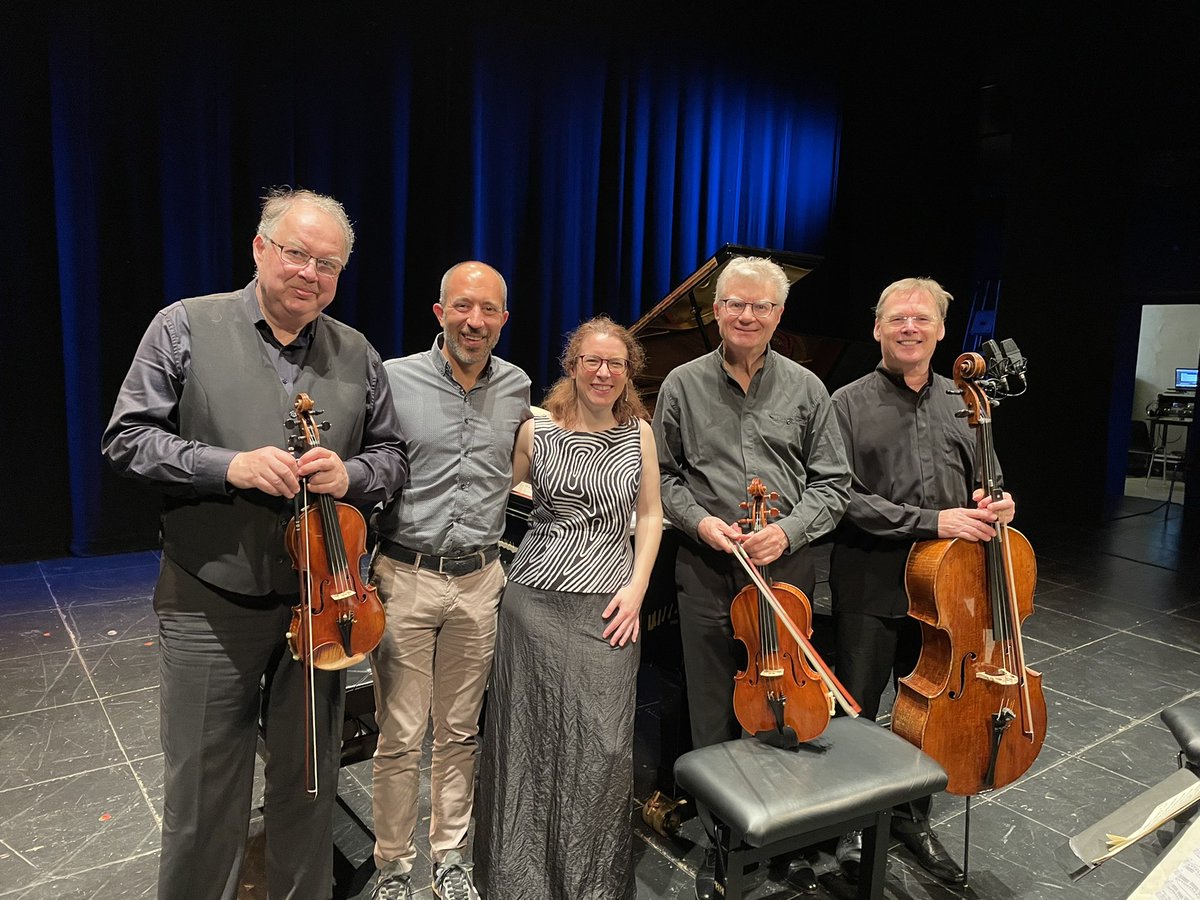 marc_aloy's tweet photo. Ple al Teatre Conservatori de #Manres per viure un extraordinari concert dels Quartets de Brahms, amb els grandíssims músics Erich Höbarth (violí), Hariolf Schlichting (viola), Christoph Richter i l’amiga i pianista Laia Masramon. Quina preciositat. Enhorabona, Laia! https://t.co/a4Z4Qatttr