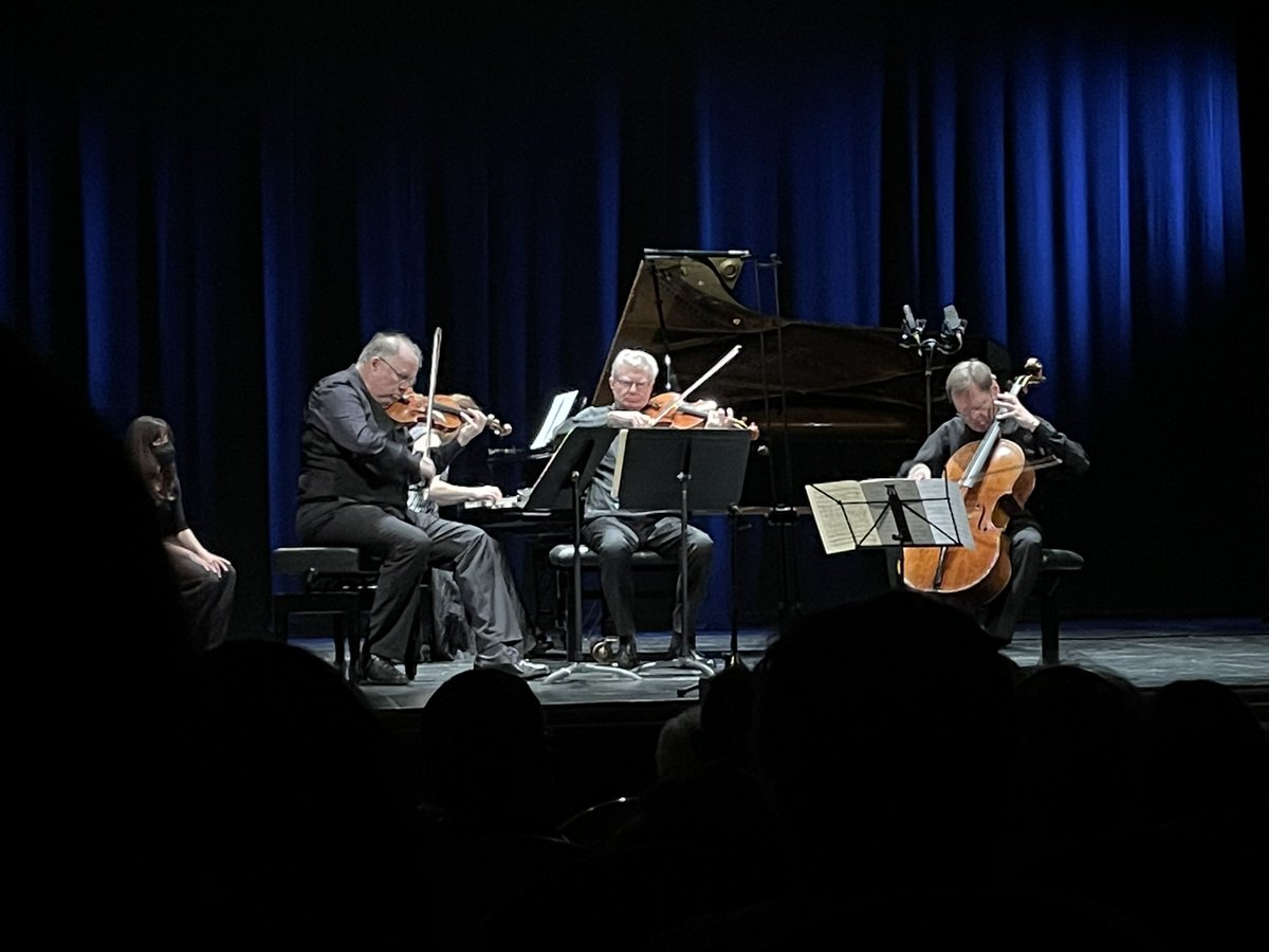 marc_aloy's tweet photo. Ple al Teatre Conservatori de #Manres per viure un extraordinari concert dels Quartets de Brahms, amb els grandíssims músics Erich Höbarth (violí), Hariolf Schlichting (viola), Christoph Richter i l’amiga i pianista Laia Masramon. Quina preciositat. Enhorabona, Laia! https://t.co/a4Z4Qatttr