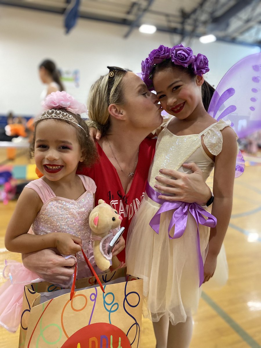 TiasTrades's tweet photo. This is why I trade. #mygirls #dancemom #recitalday #soblessed https://t.co/z8vuchT7Da