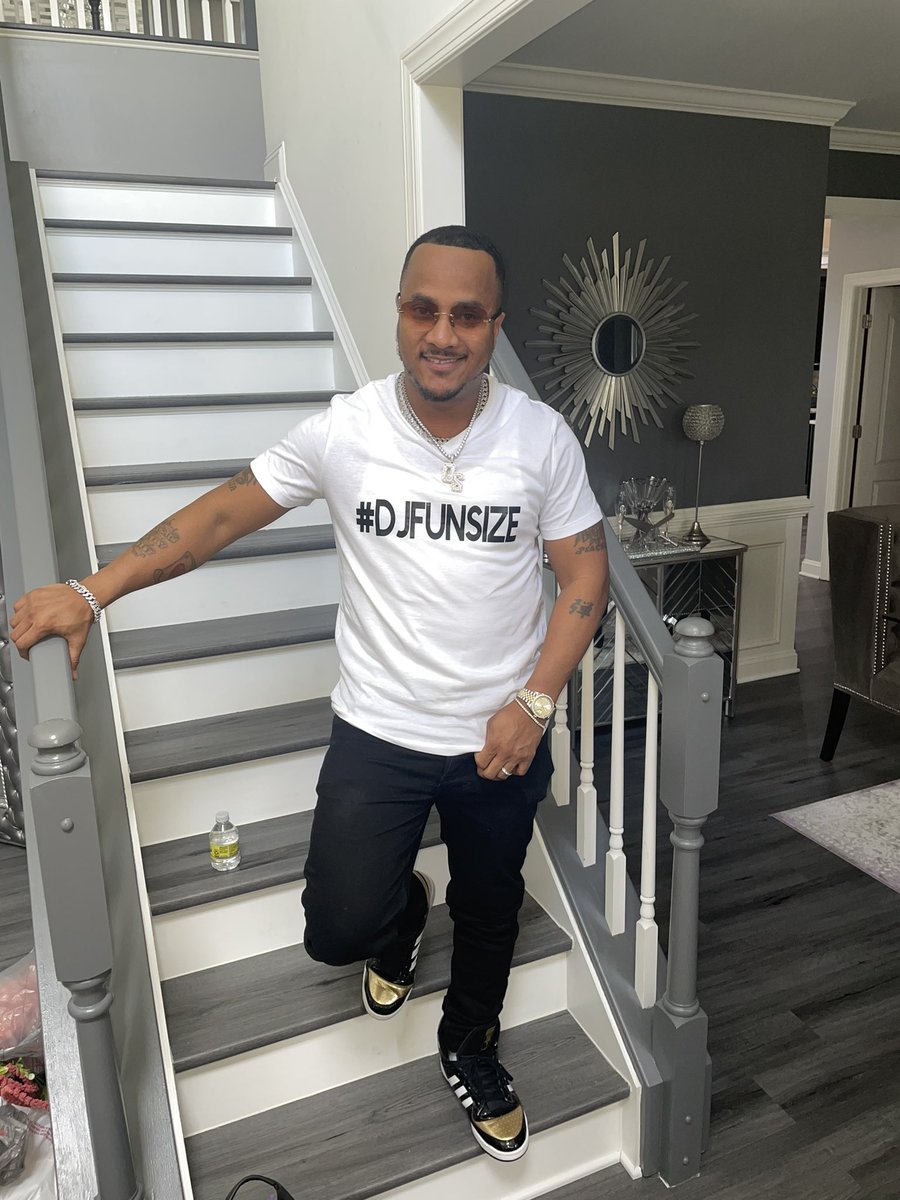 DJQUICKSILVA's tweet photo. When THEY make fun of you,Get the last laugh by Capitalizing 💰 of THEM😂😂
Tune in 📺 Every Saturday 9pm #LAMDC on @owntv
📍Get your autographed #DjFunSize T-shirt signed by #QuickSilva 😎
#LAMDC #LoveAndMarriageDC #Own #QuickSilva #FunTimeMoms #GuessSheNeverHadFun 😜 https://t.co/tzuQknuJRm
