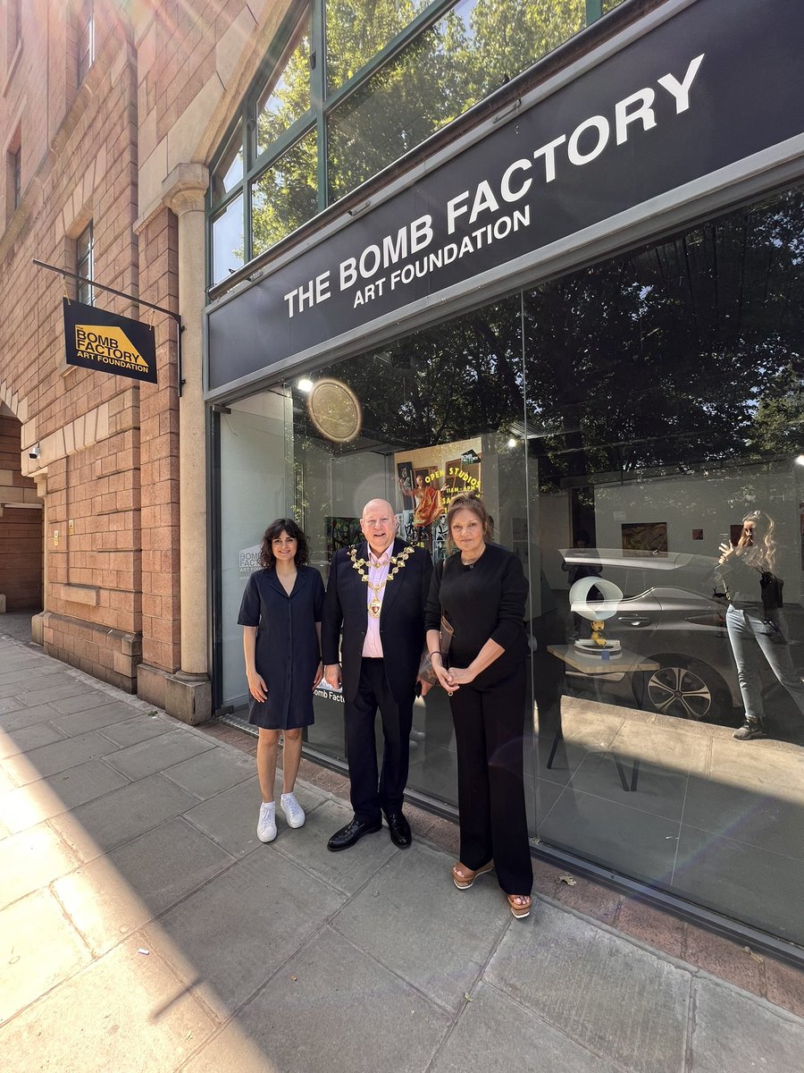 RBKCMayor's tweet photo. @BombFactoryArt It was great to support the Bomb Factory South Open Studios Day yesterday. I met a number of the artists doing amazing work at the studios in Chelsea. https://t.co/oxZgHxLw80