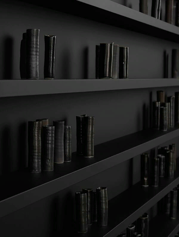 кратковременное удовольствие доставляют многие вещи. секс расслабляет, но не облегчает раздумья в голове надолго. быть затуманенным в своих мыслях можно даже в процессе. мы никогда не избавимся от этого. сможешь ли ты меня отвлечь?