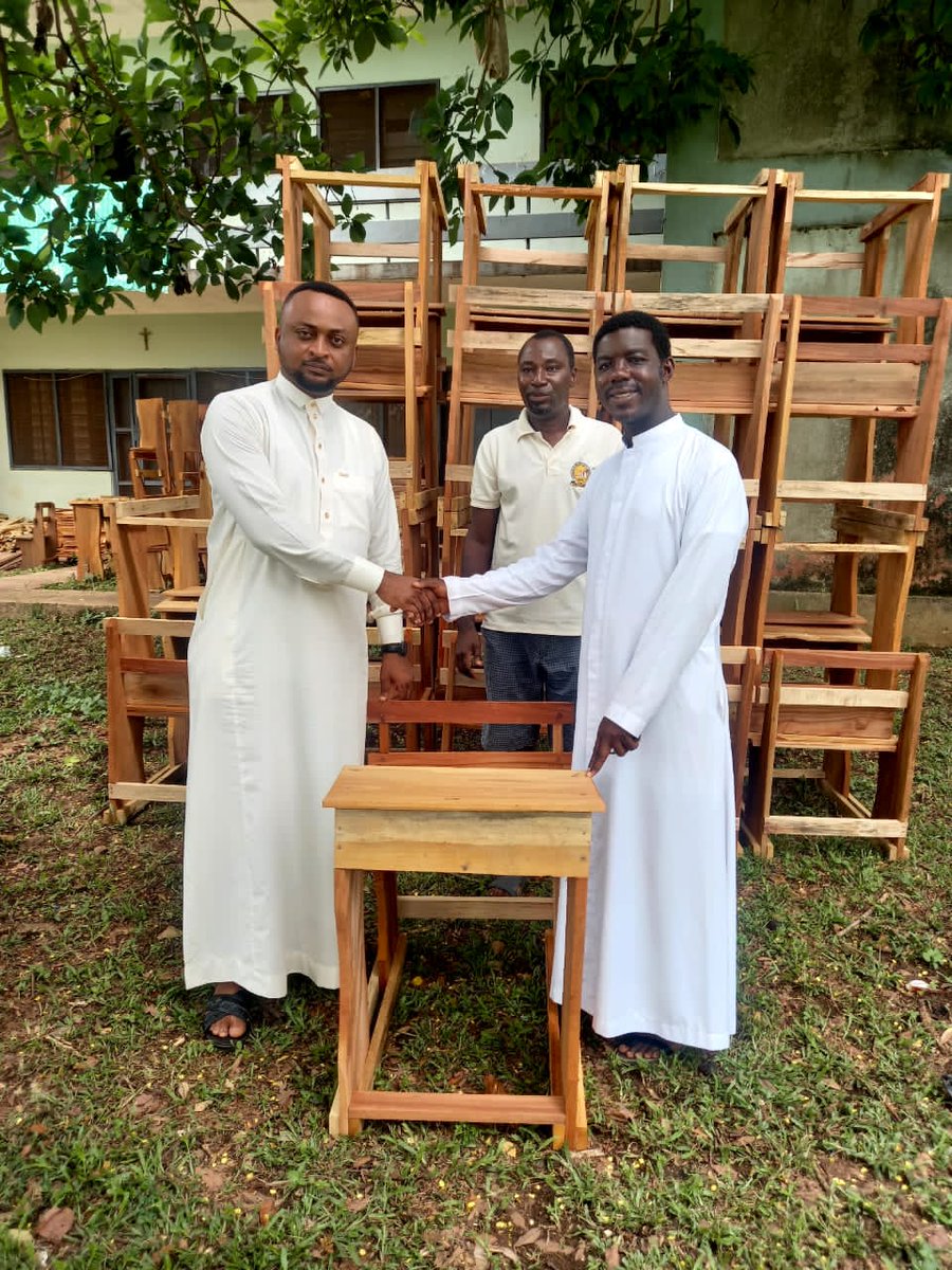 hubert_alumni's tweet photo. Old Boy @AssafuahEkow Mp today donated some classroom desks to the Seminary to enhance teaching and learning. Thank you for your kind donation. https://t.co/eyPuycjQFD