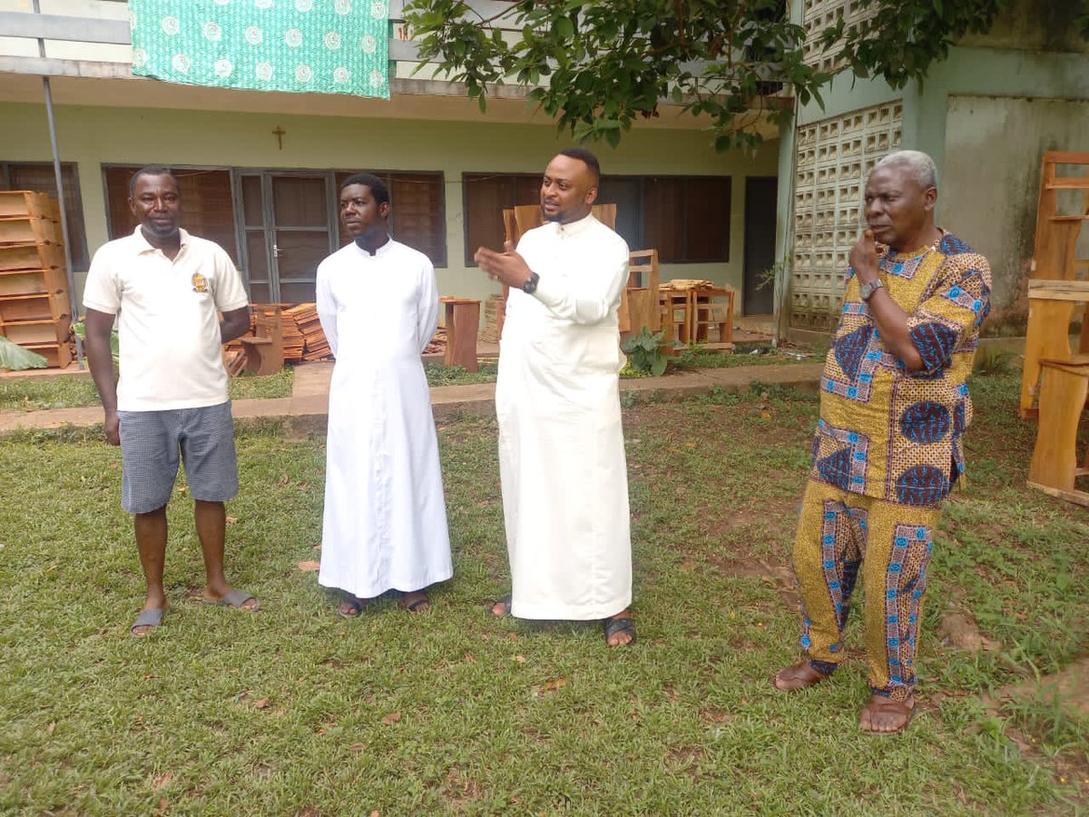 hubert_alumni's tweet photo. Old Boy @AssafuahEkow Mp today donated some classroom desks to the Seminary to enhance teaching and learning. Thank you for your kind donation. https://t.co/eyPuycjQFD