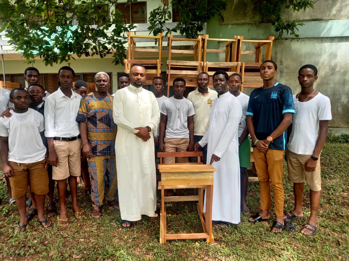 hubert_alumni's tweet photo. Old Boy @AssafuahEkow Mp today donated some classroom desks to the Seminary to enhance teaching and learning. Thank you for your kind donation. https://t.co/eyPuycjQFD
