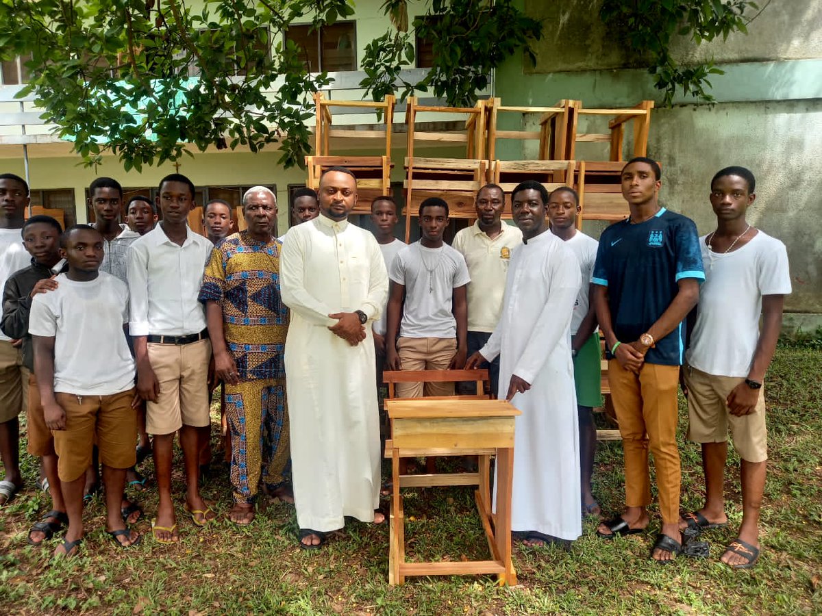 hubert_alumni's tweet photo. Old Boy @AssafuahEkow Mp today donated some classroom desks to the Seminary to enhance teaching and learning. Thank you for your kind donation. https://t.co/eyPuycjQFD