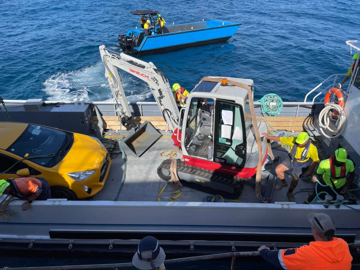 btb_marine's tweet photo. @btb_marine's latest project The Norfolk Supplier 1, a 13.7m Cargo Transfer Landing Barge, has been put straight to work at Norfolk Island. The first time a Norfolk cargo transfer vessel has transported 2 vehicles in 1 trip.#norfolkisland #oxediesel #barge #LCT #dieseloutboards https://t.co/Yr8g4M5Z0Y
