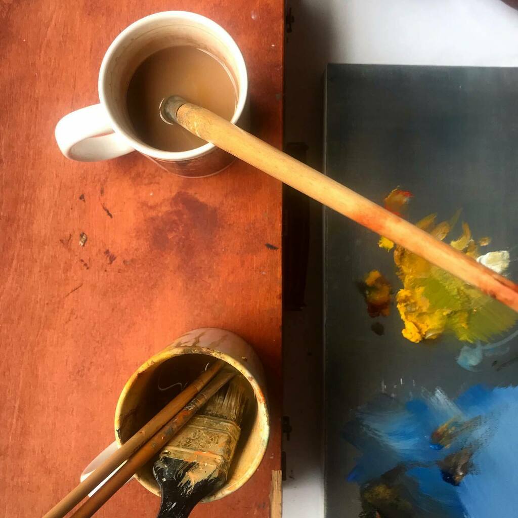 saxtonstudio's tweet photo. Why you shouldn’t drink tea and work on paintings at the same time. 🤷‍♀️
.
.
.
#artistslife #inthestudio #tea #paint #art #brushes #toolsofthetrade #artistatwork #creativeprocess #saxton #patriciasaxton #create #creativity #fineart #oops https://t.co/fO1ftWwd0Y