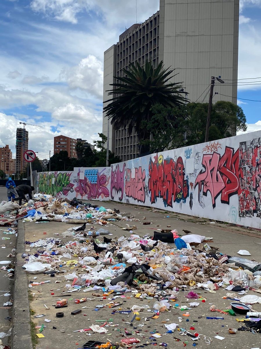 luciabastidasu's tweet photo. #Bogotá #CAD 

Dónde está la ⁦@Uaesp⁩ ❓ https://t.co/TuXUSSEHLS